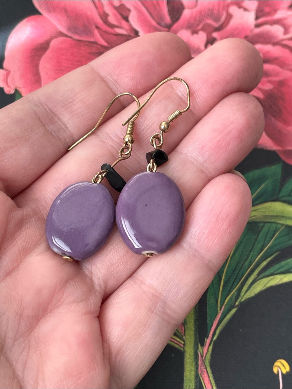 Quirky vintage purple & black ceramic & stone? goldtone dangle earrings